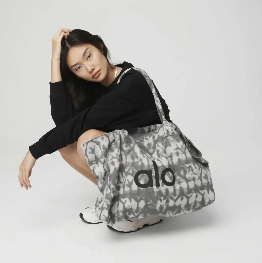 ALO travel bag "best seller ""out of stock soon"