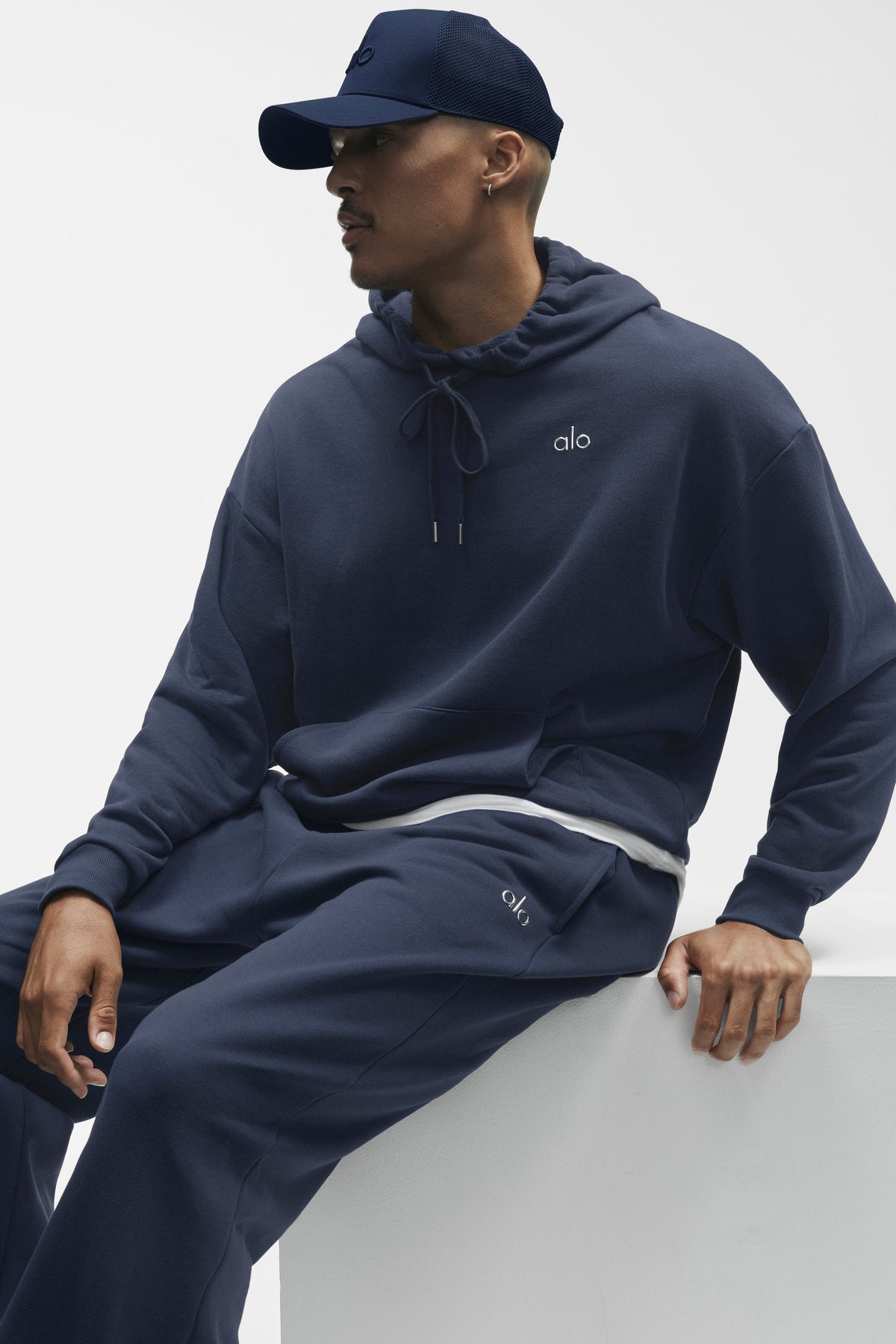 Sweat à capuche et poche kangourou