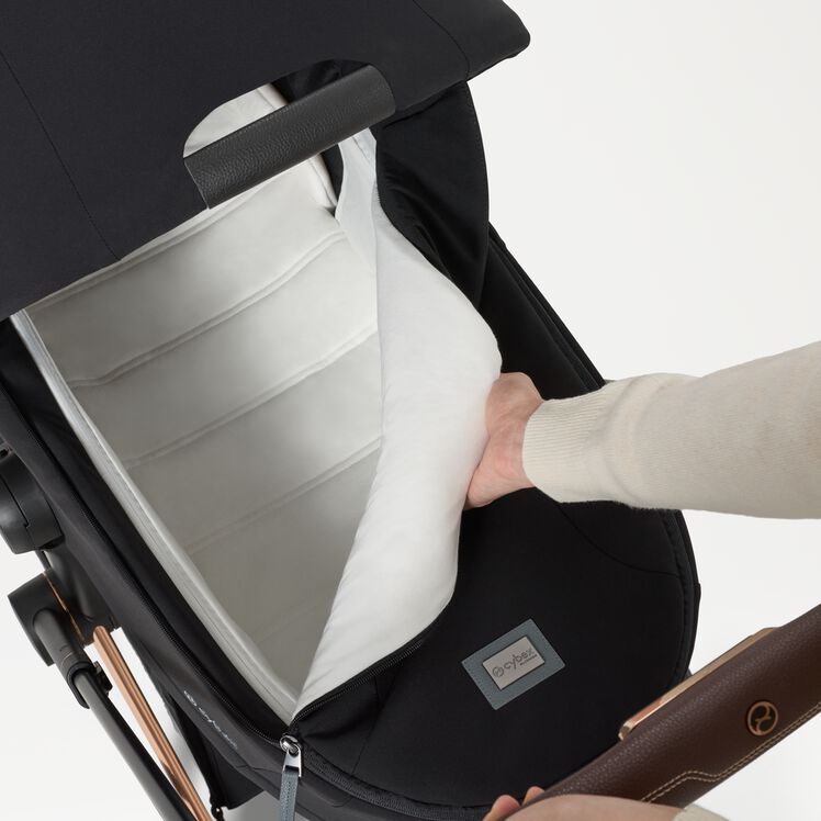 Refined Foldable Lux Carry Cot