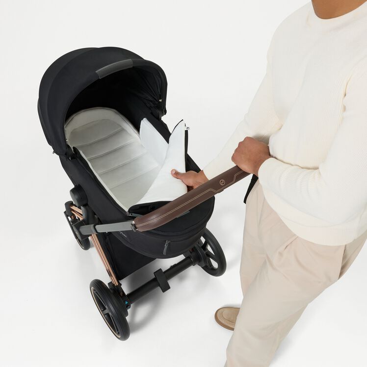 Luxurious Foldable Carry Cot