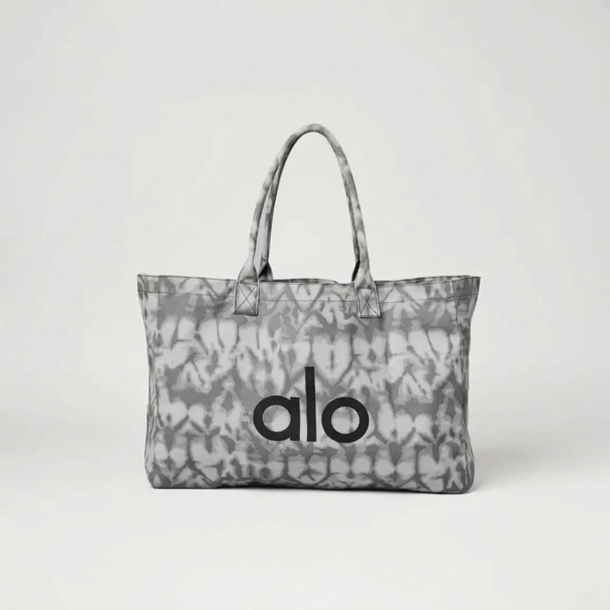 ALO travel bag "best seller ""out of stock soon"